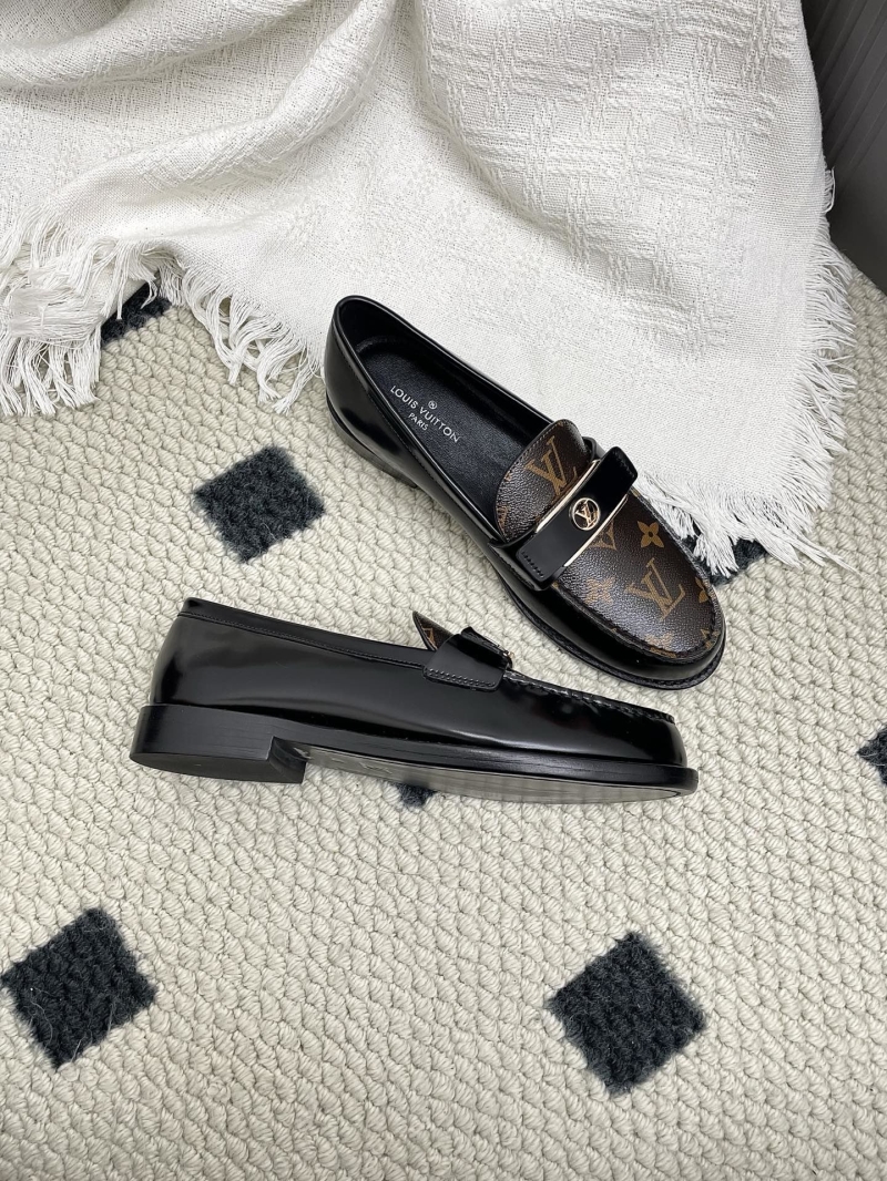 l0vis Vvtt0n loafers